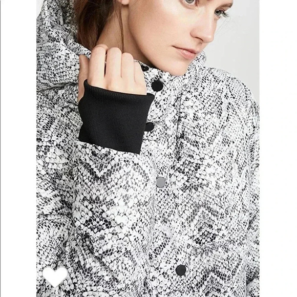 Varley Highland Puffer in Snakeskin - Picture 6 of 16